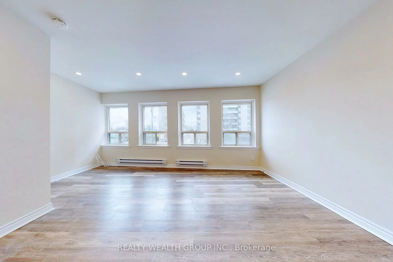 6068 A, Yonge, Newtonbrook West, Toronto