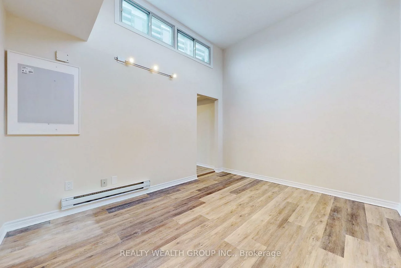 6068 A, Yonge, Newtonbrook West, Toronto