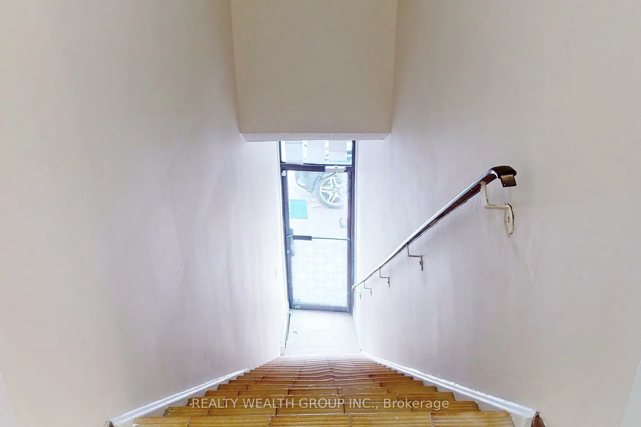 6068 A, Yonge, Newtonbrook West, Toronto