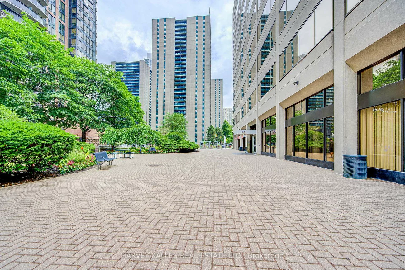 45, Sheppard, Willowdale East, Toronto