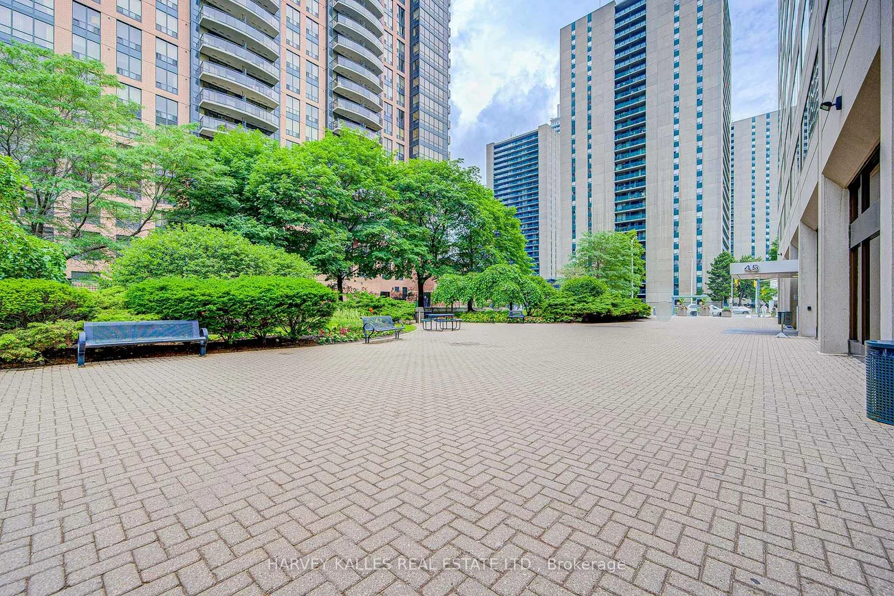 45, Sheppard, Willowdale East, Toronto