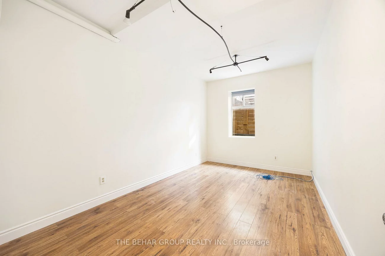 18, Dupont, Annex, Toronto