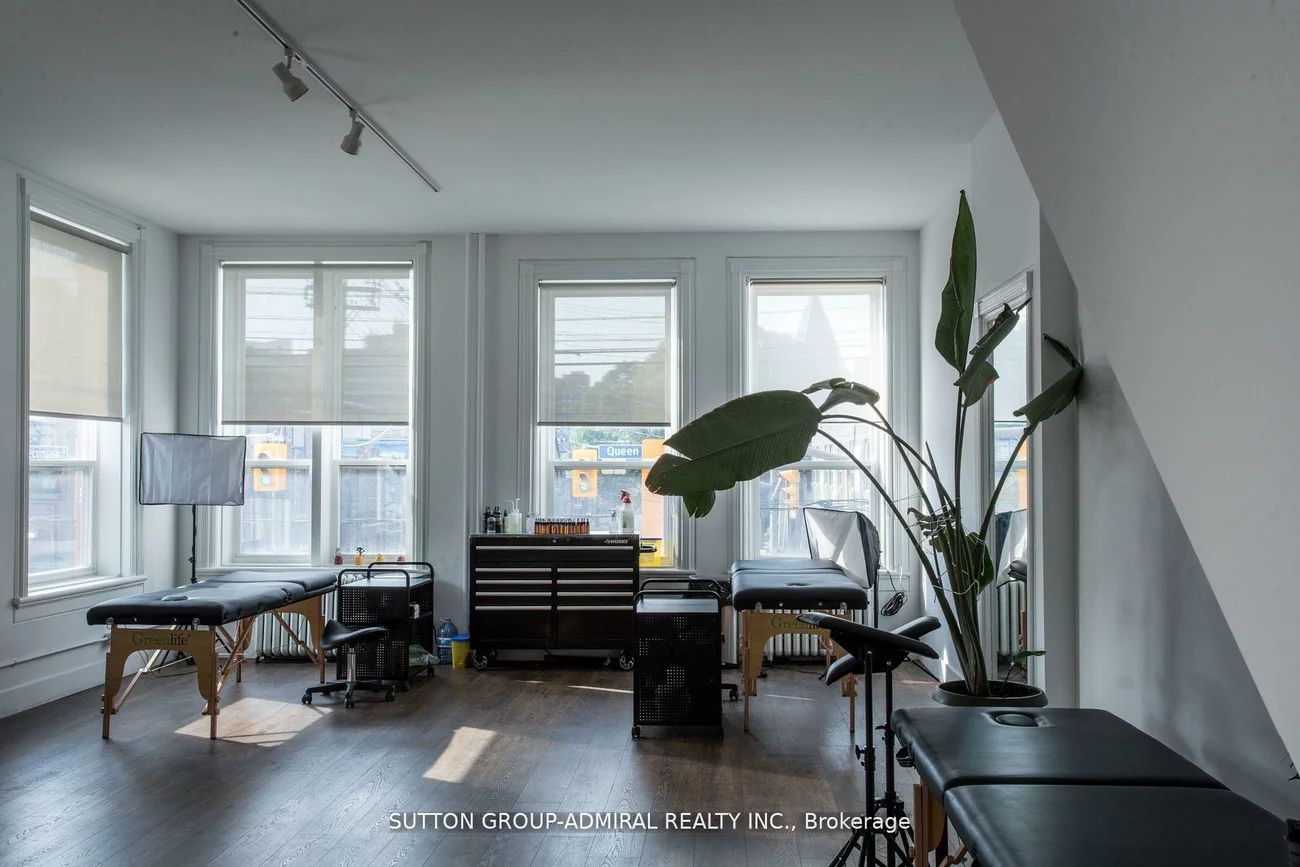 652, Queen, Trinity-Bellwoods, Toronto