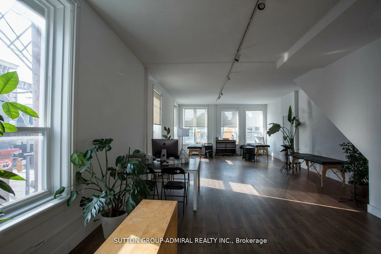 652, Queen, Trinity-Bellwoods, Toronto