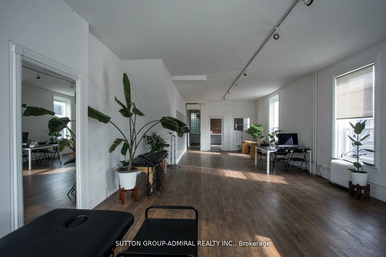 652, Queen, Trinity-Bellwoods, Toronto