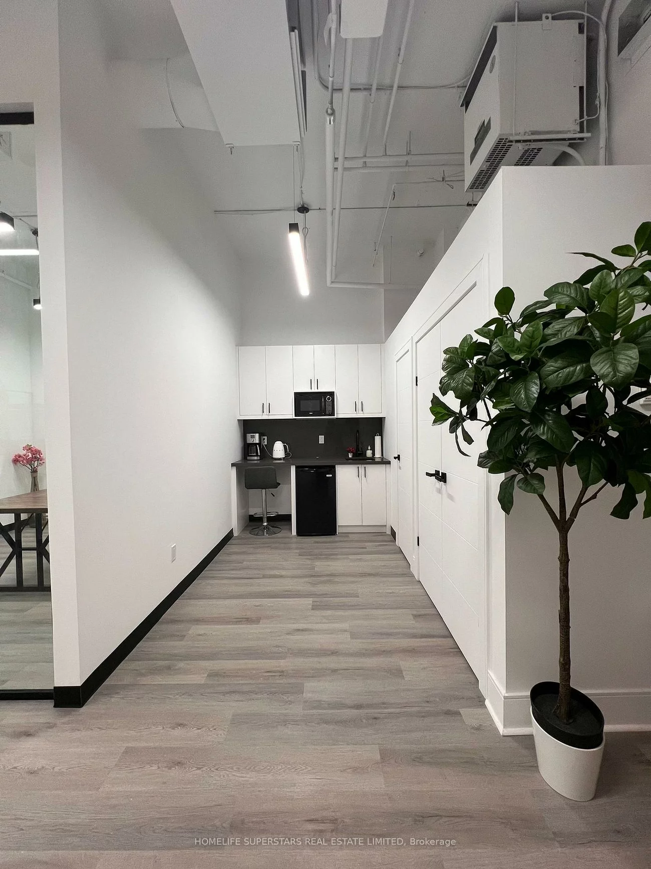 130, Queens, Waterfront Communities C8, Toronto