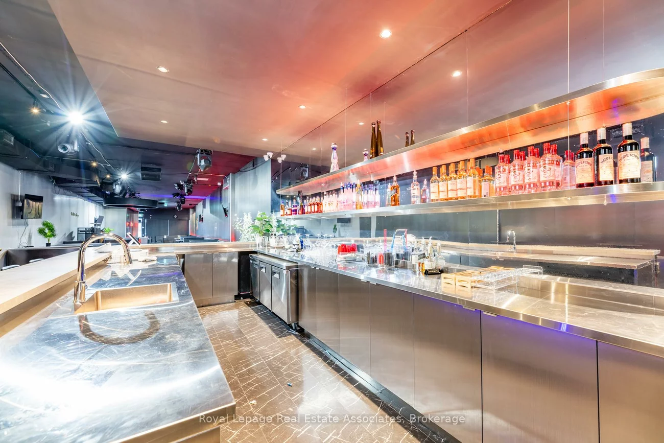 560, Queen, Kensington-Chinatown, Toronto