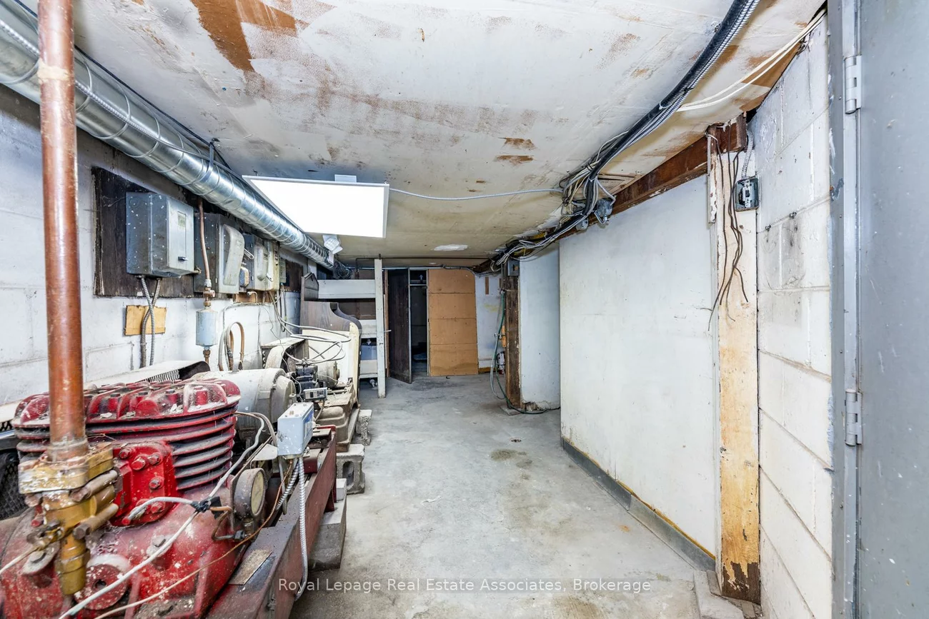 560, Queen, Kensington-Chinatown, Toronto