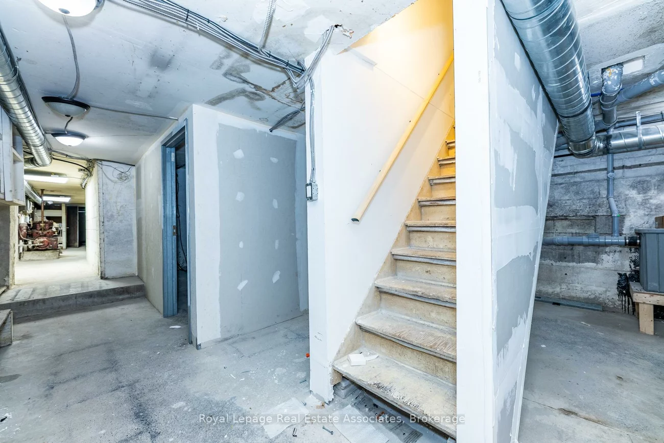 560, Queen, Kensington-Chinatown, Toronto