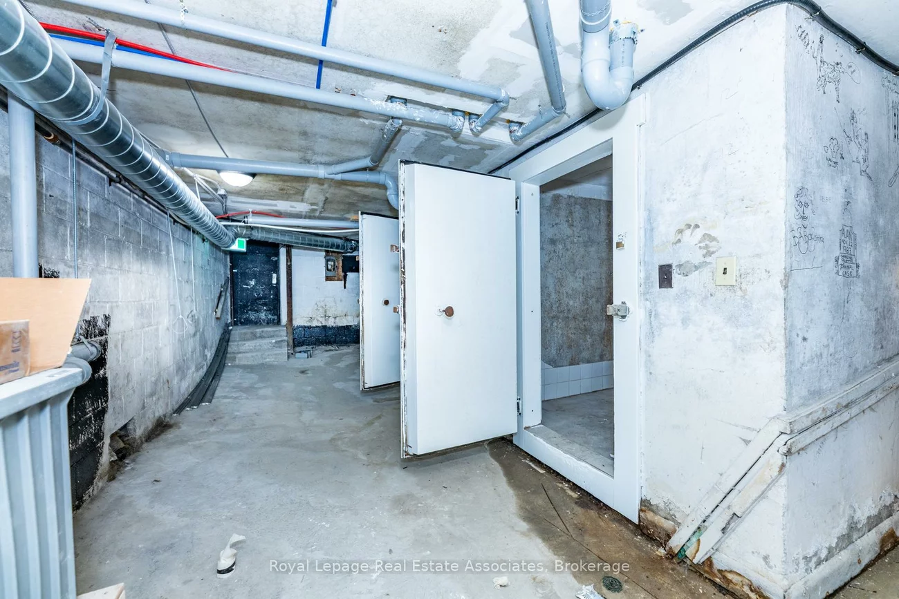 560, Queen, Kensington-Chinatown, Toronto