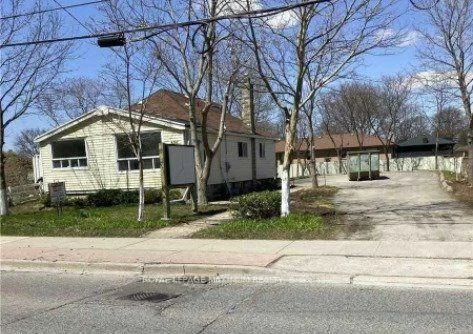 698, Sheppard, Bathurst Manor, Toronto