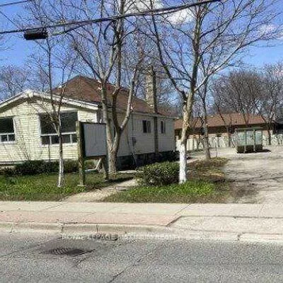 698, Sheppard, Bathurst Manor, Toronto