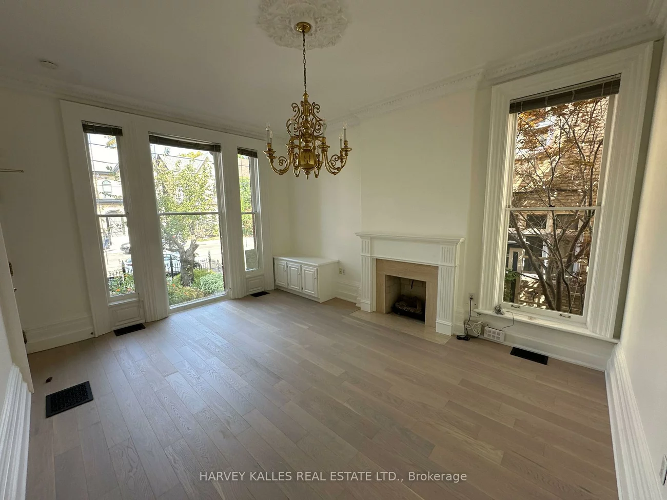 211, Carlton, Cabbagetown-South St. James Town, Toronto