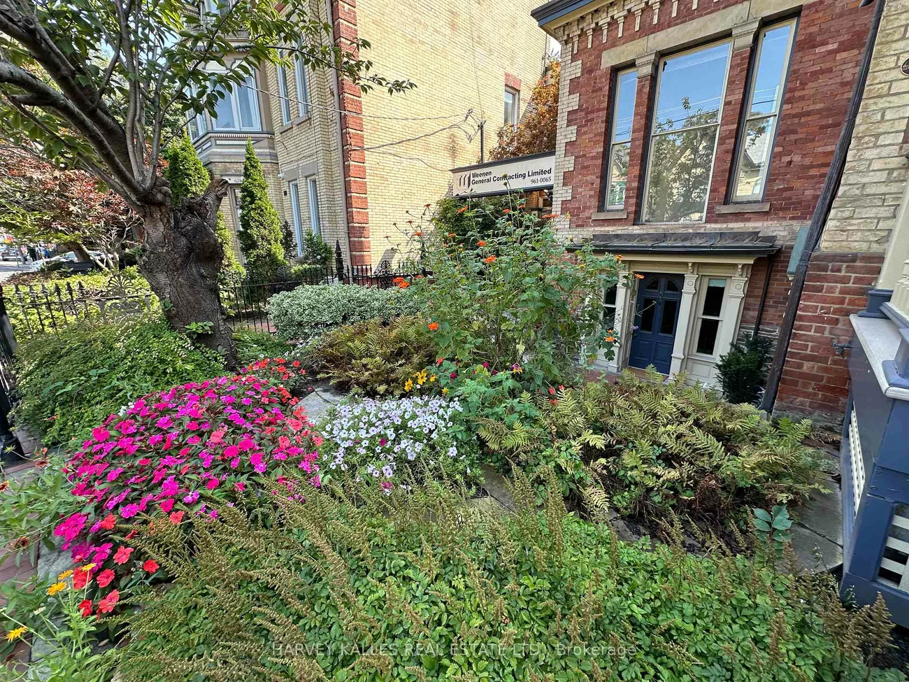 211, Carlton, Cabbagetown-South St. James Town, Toronto