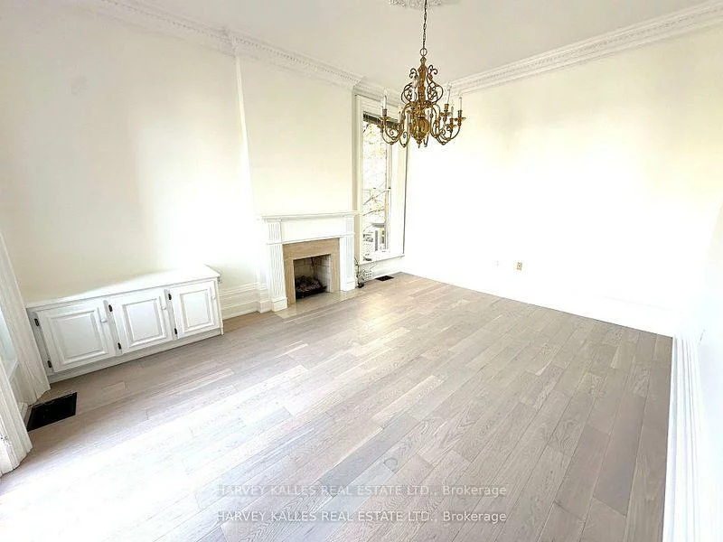 211, Carlton, Cabbagetown-South St. James Town, Toronto