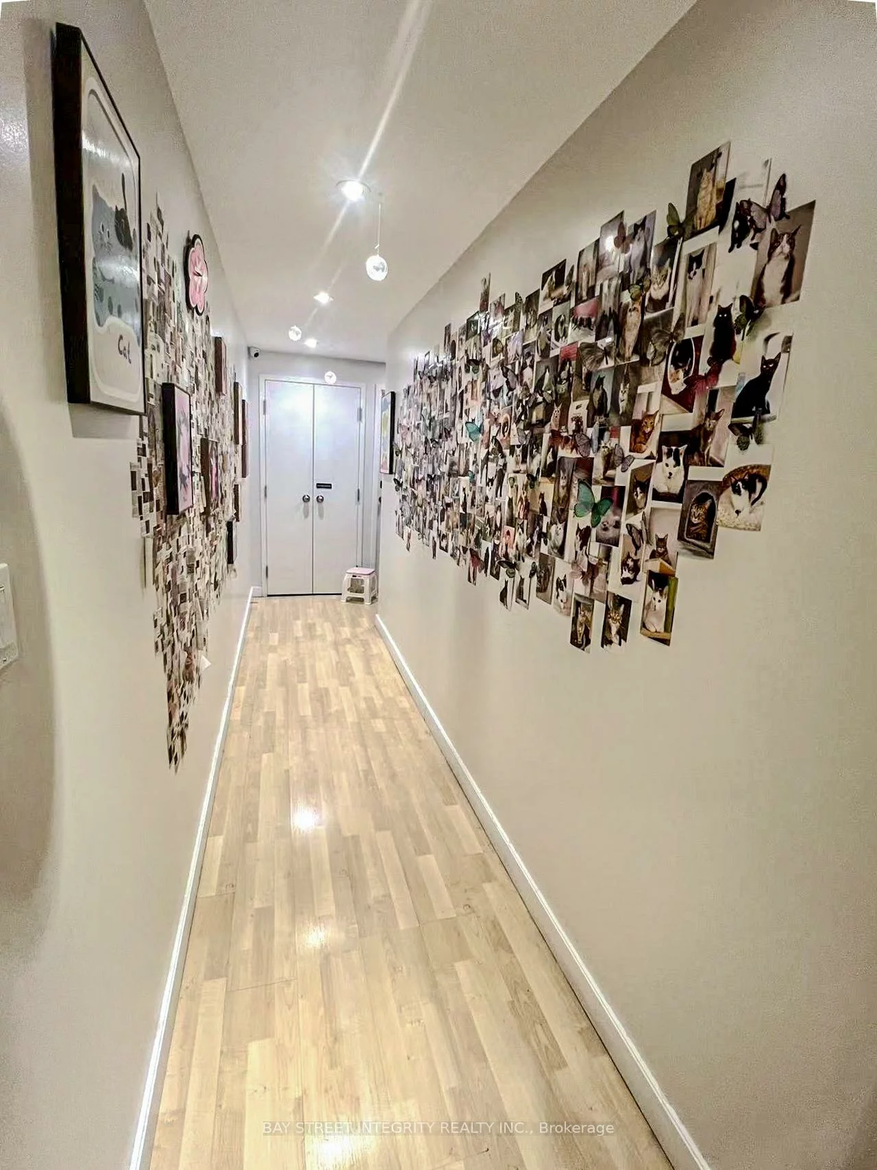 360, Queen, Kensington-Chinatown, Toronto