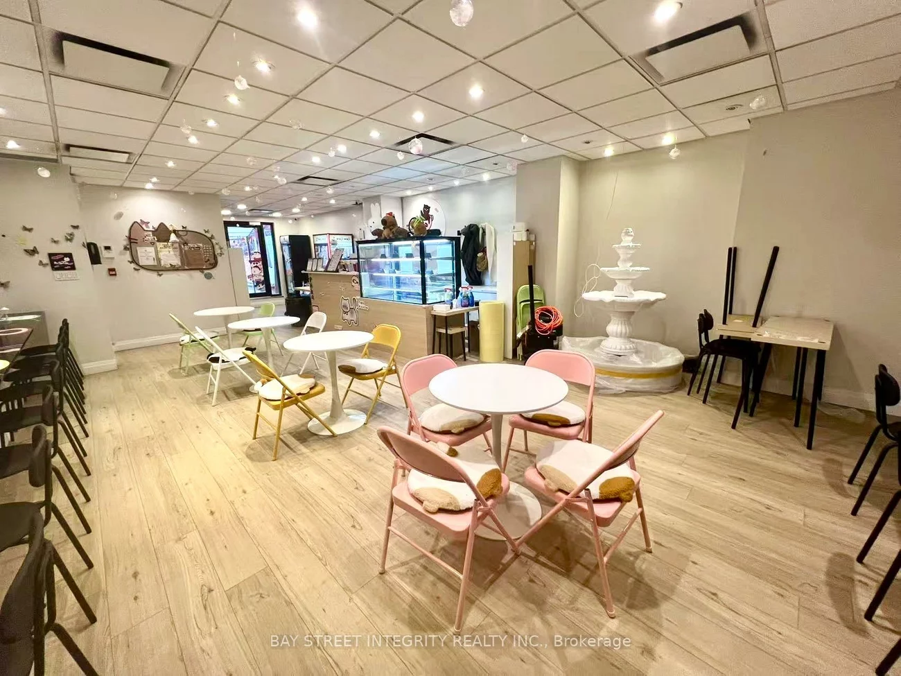 360, Queen, Kensington-Chinatown, Toronto