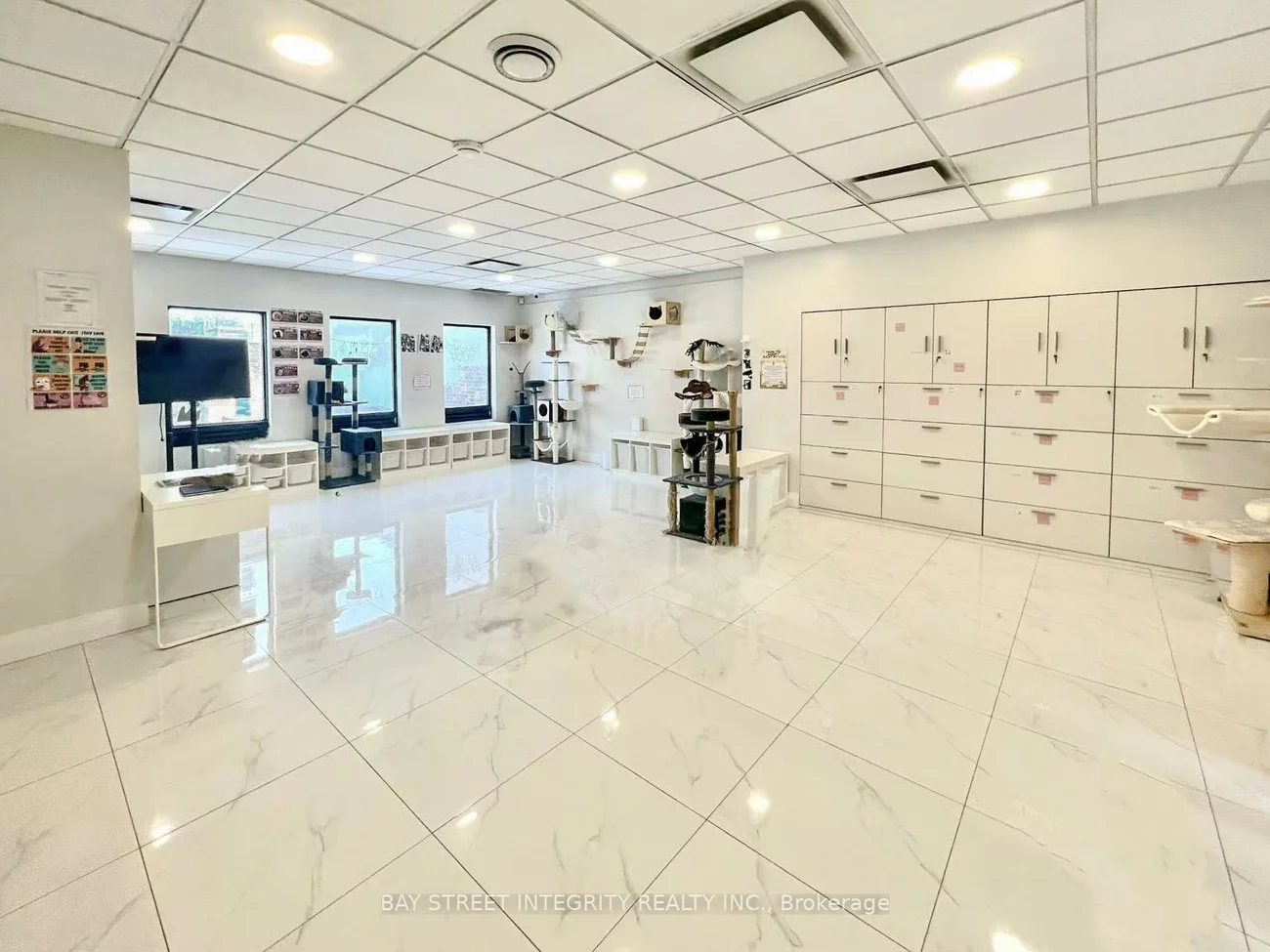 360, Queen, Kensington-Chinatown, Toronto