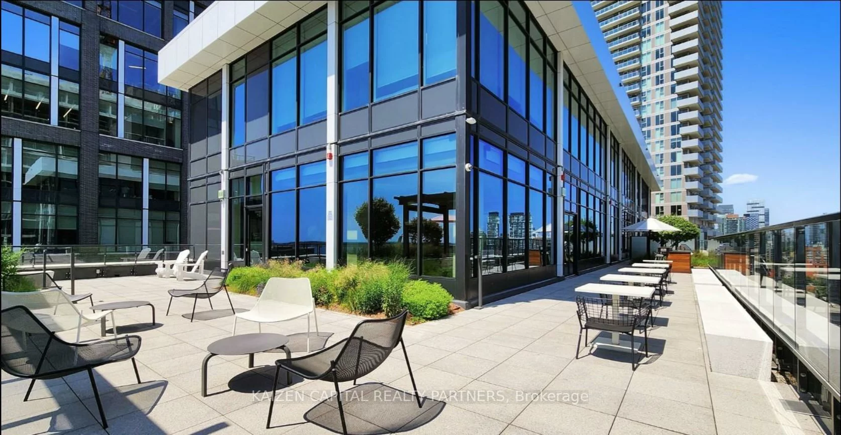 130, Queens, Waterfront Communities C8, Toronto