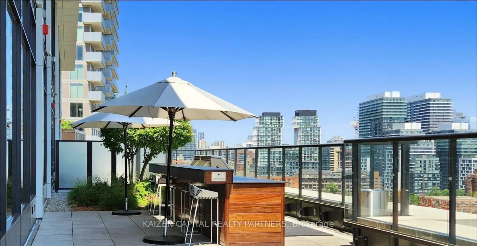 130, Queens, Waterfront Communities C8, Toronto