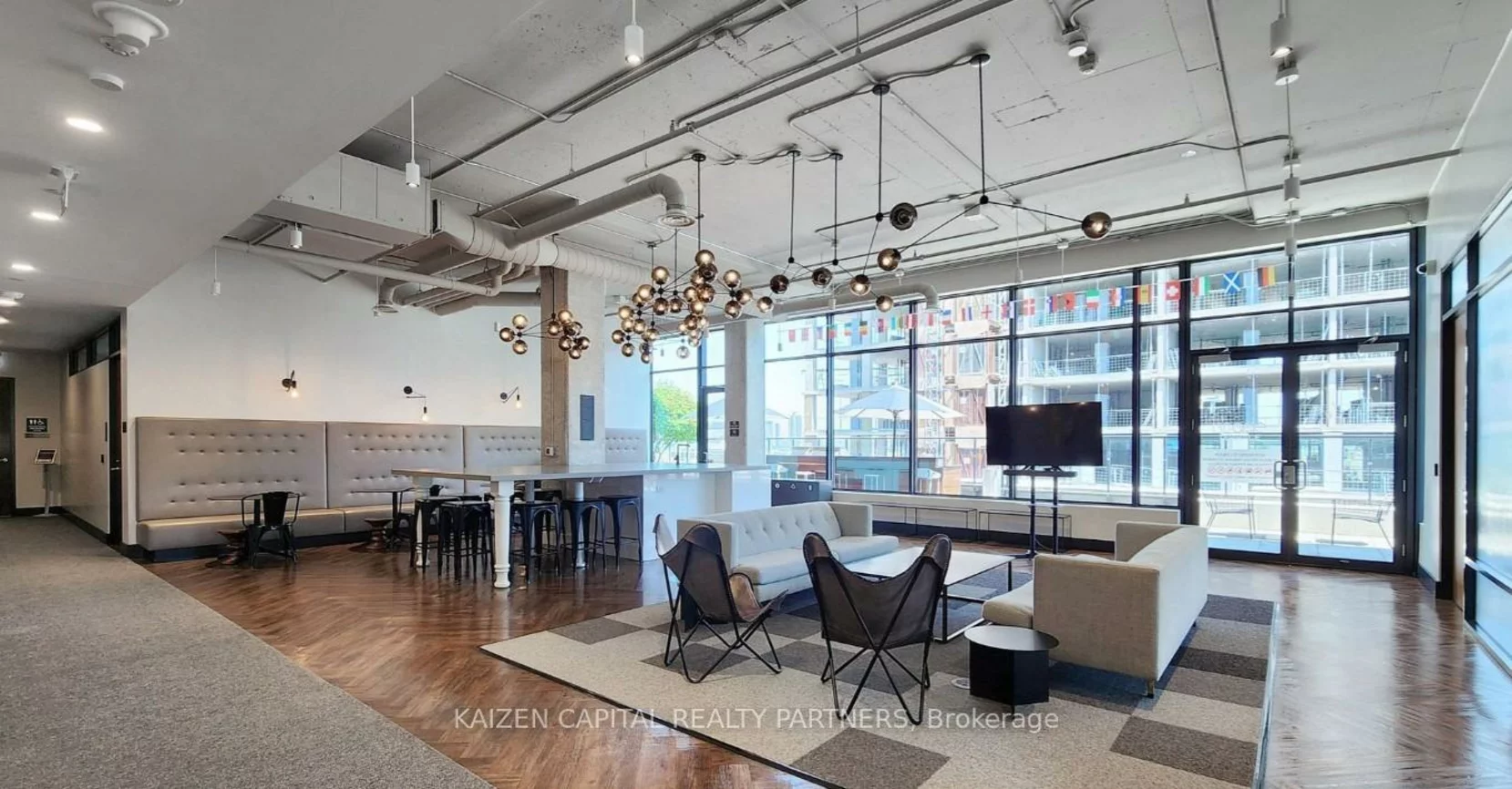 130, Queens, Waterfront Communities C8, Toronto