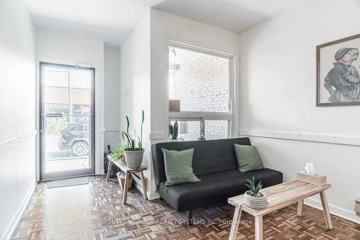 256, Lansdowne, Dufferin Grove, Toronto