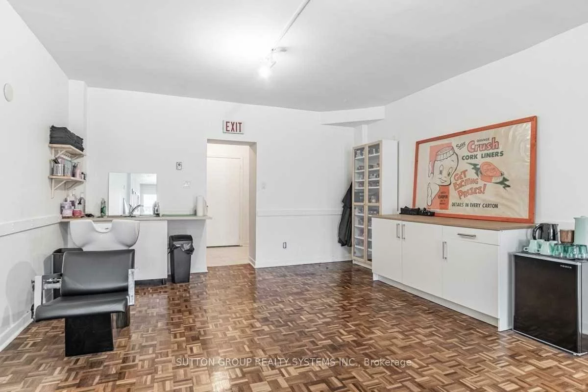 256, Lansdowne, Dufferin Grove, Toronto