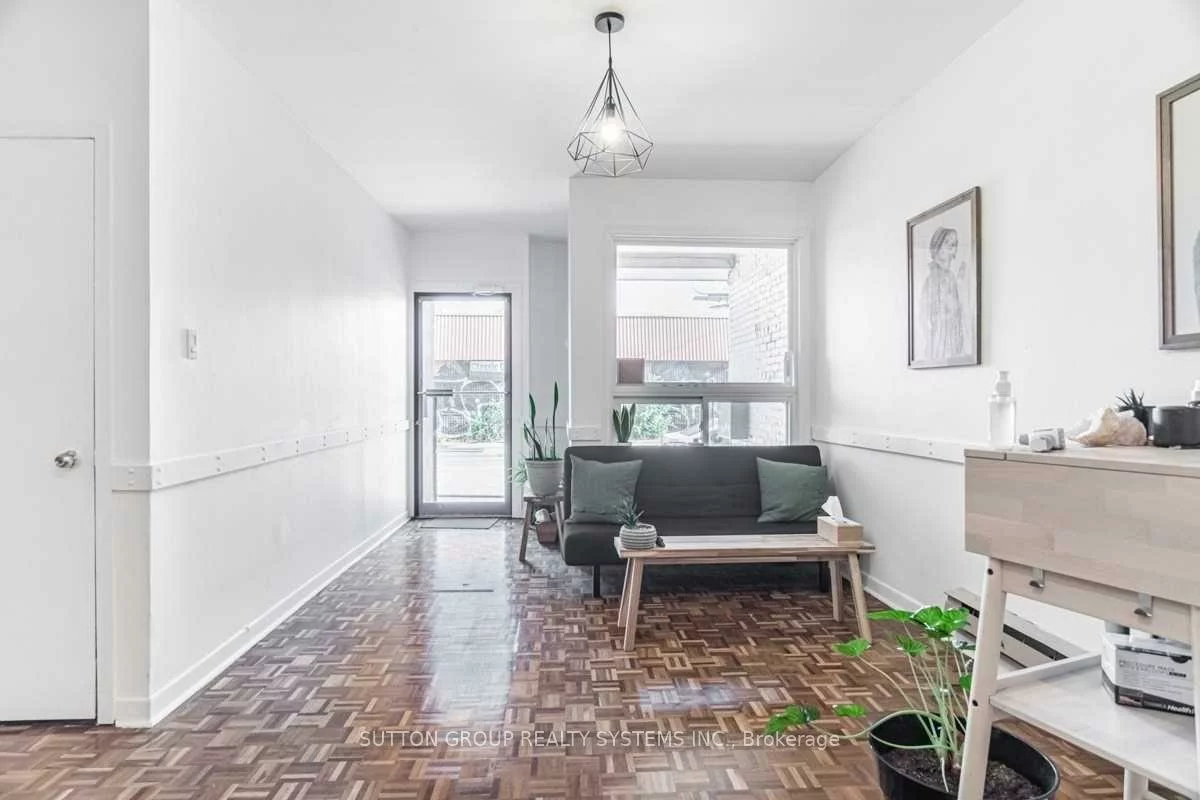 256, Lansdowne, Dufferin Grove, Toronto