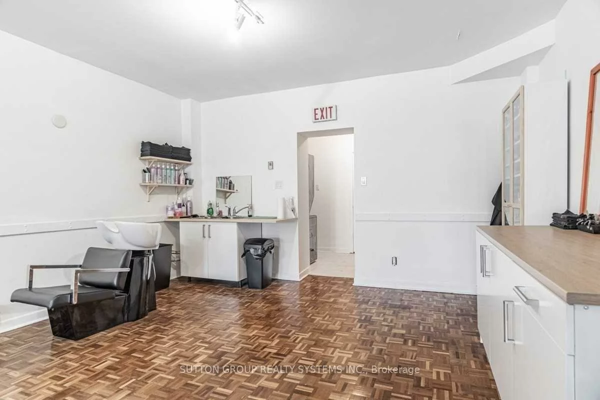 256, Lansdowne, Dufferin Grove, Toronto