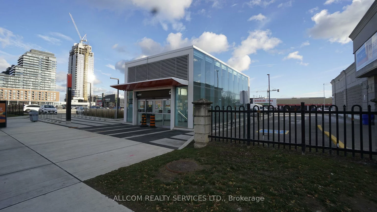 876, Eglinton, Leaside, Toronto