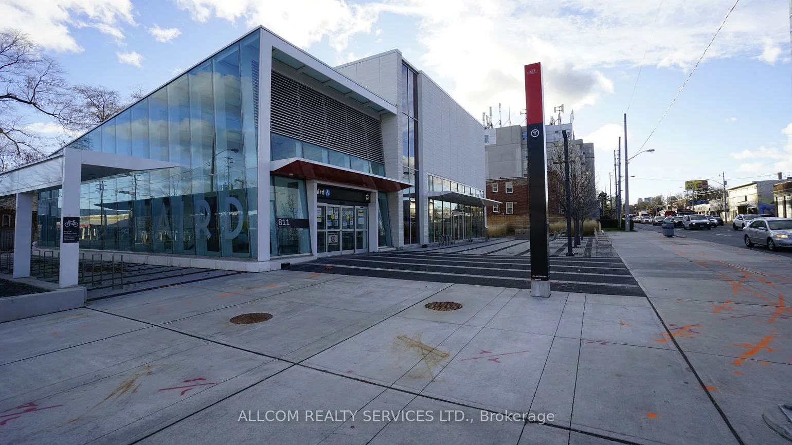 876, Eglinton, Leaside, Toronto