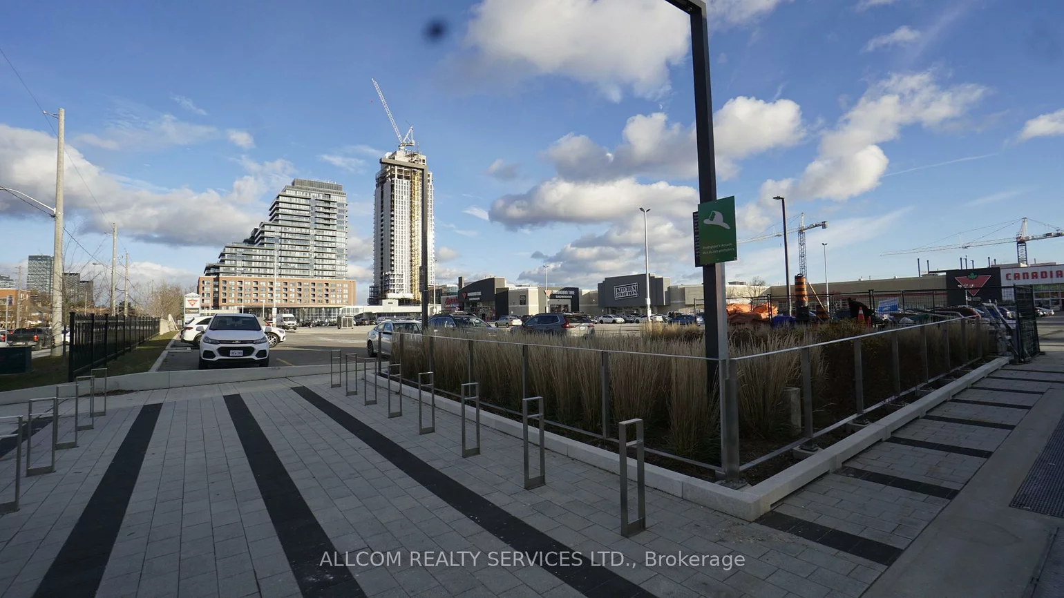 876, Eglinton, Leaside, Toronto