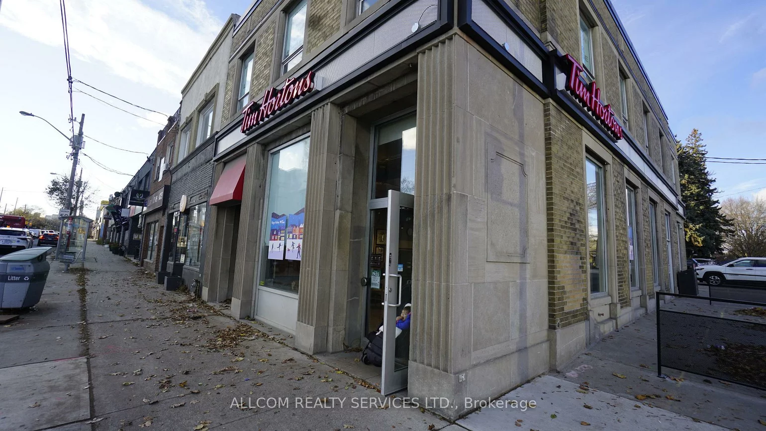 876, Eglinton, Leaside, Toronto