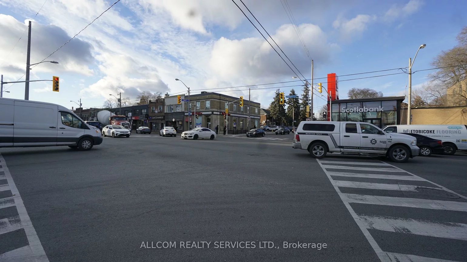 876, Eglinton, Leaside, Toronto