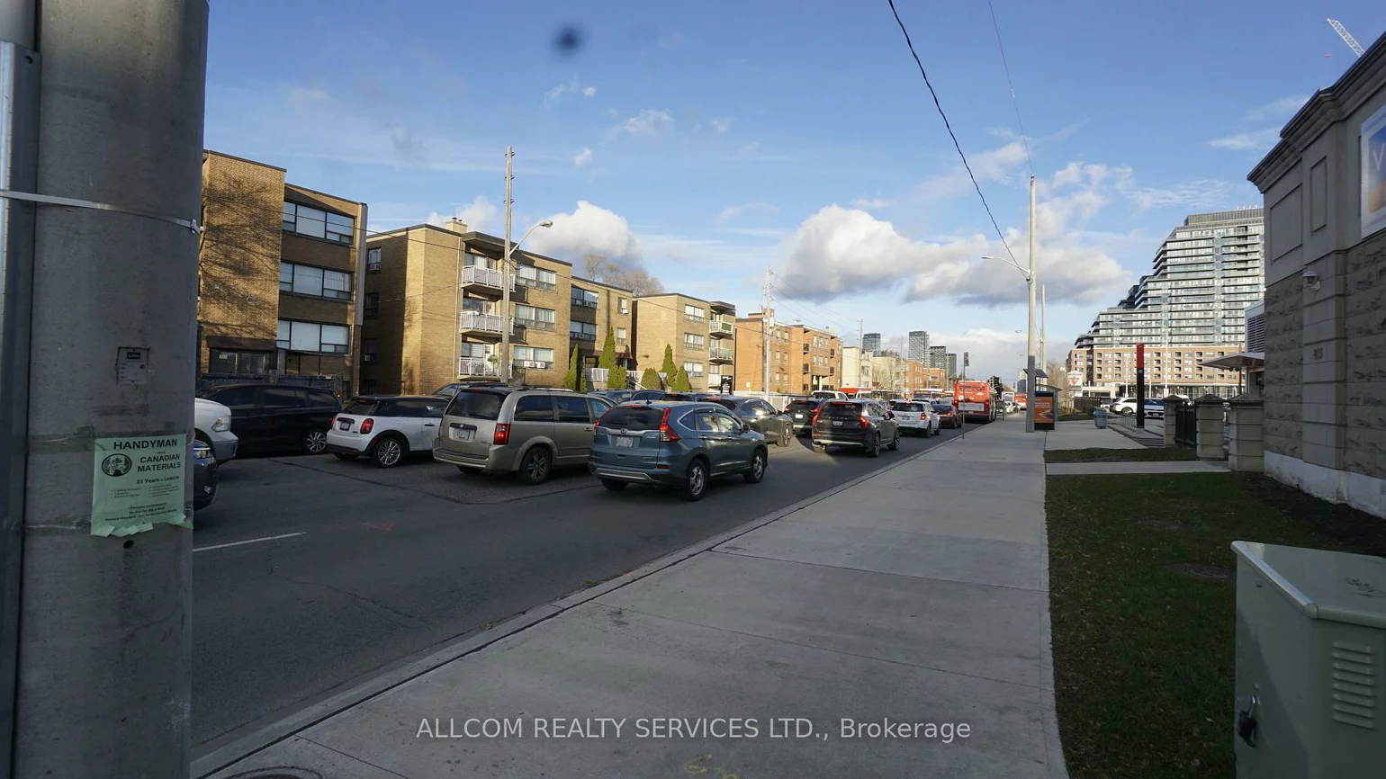 876, Eglinton, Leaside, Toronto