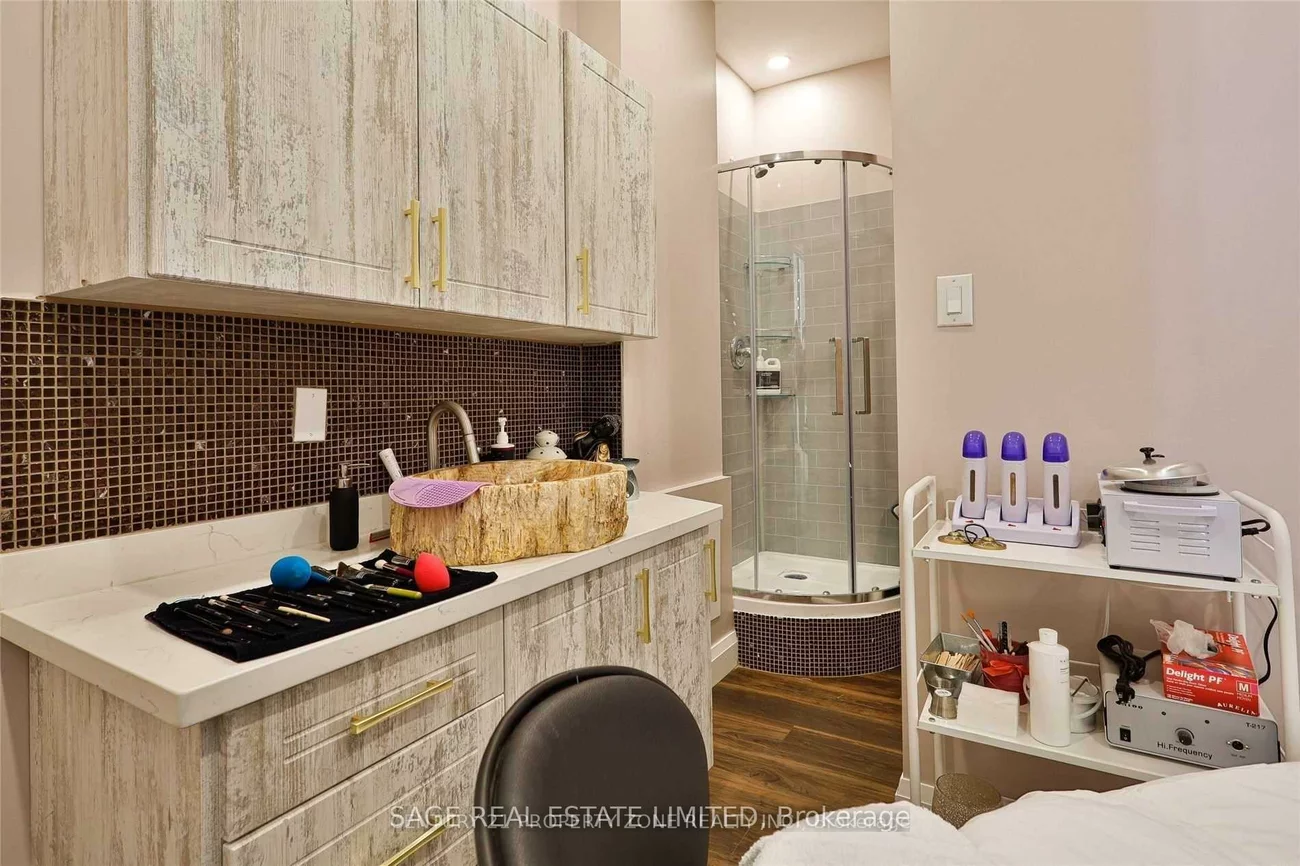 92, Sudbury, Little Portugal, Toronto