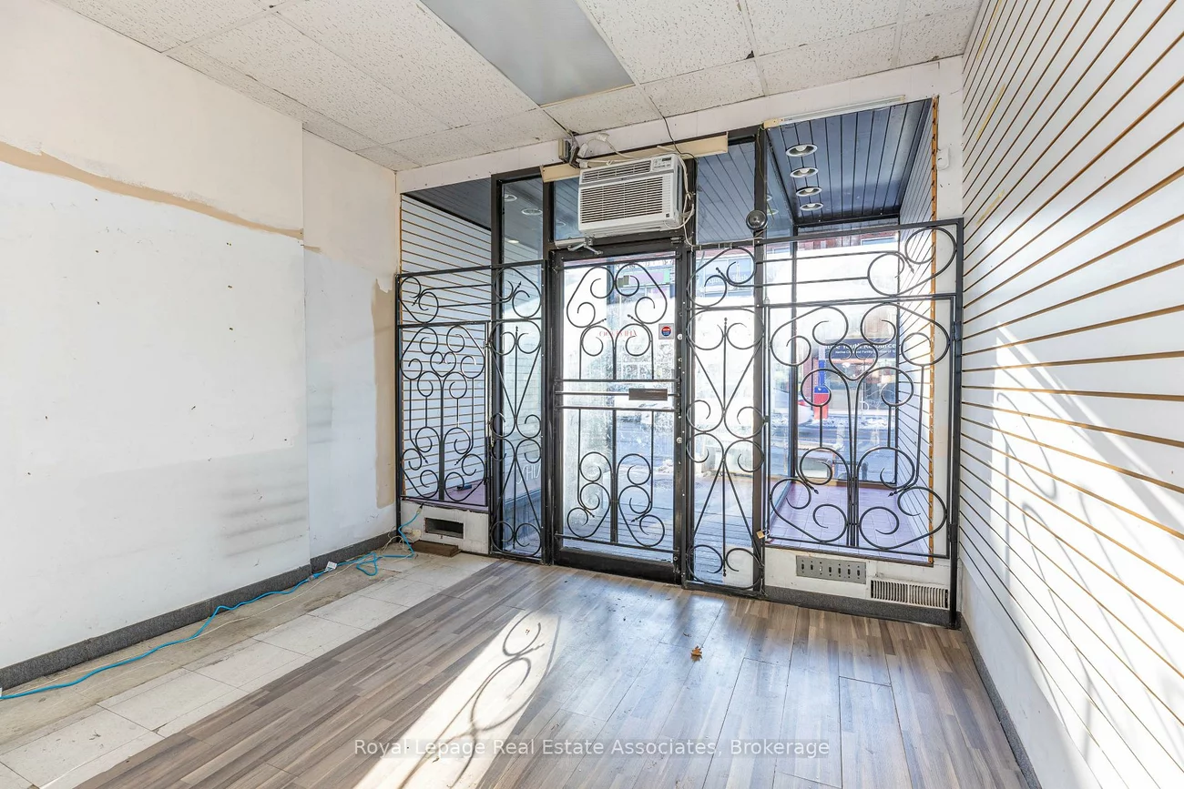 654, Bloor, Annex, Toronto