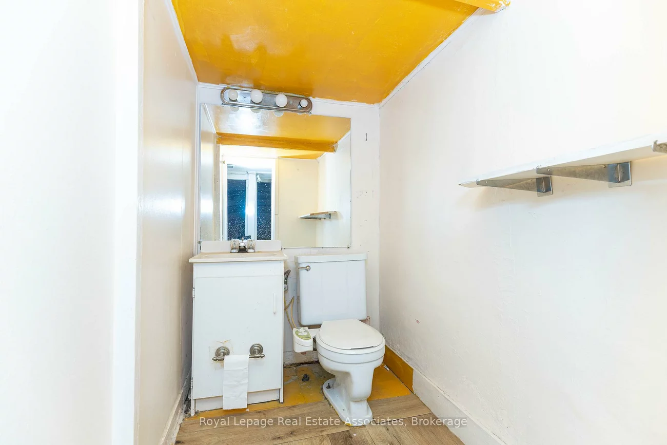 654, Bloor, Annex, Toronto