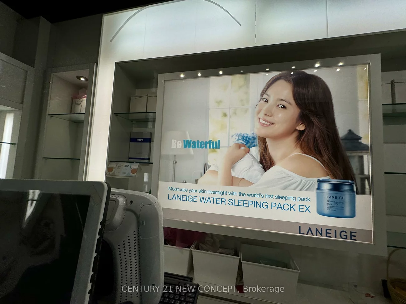 384, Yonge, Bay Street Corridor, Toronto