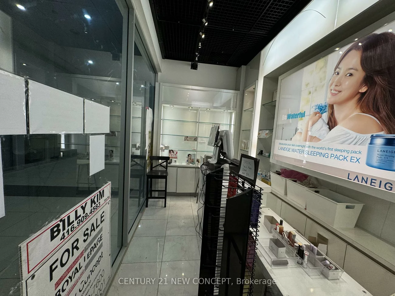 384, Yonge, Bay Street Corridor, Toronto