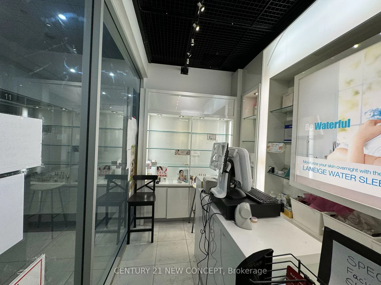 384, Yonge, Bay Street Corridor, Toronto