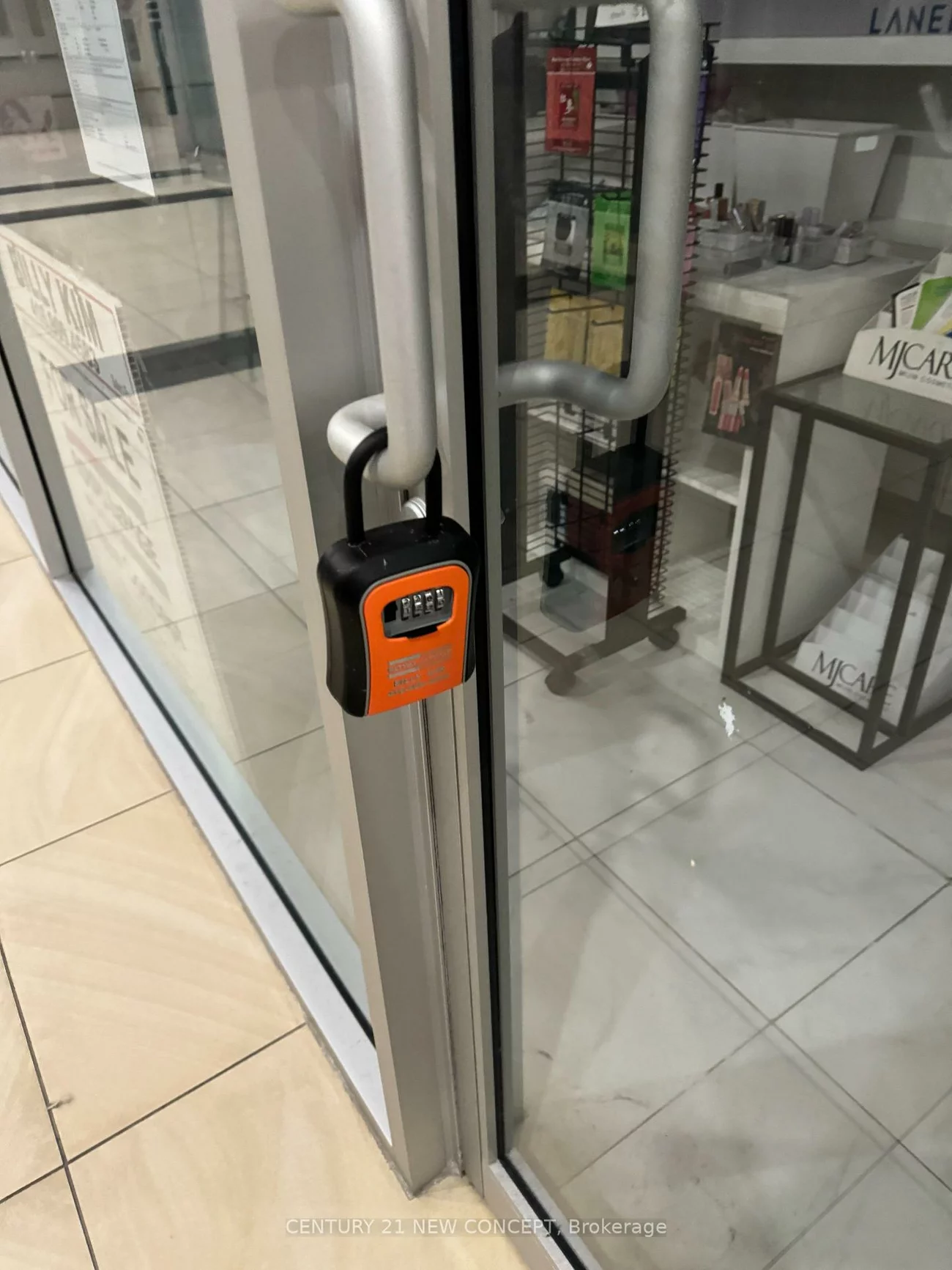 384, Yonge, Bay Street Corridor, Toronto