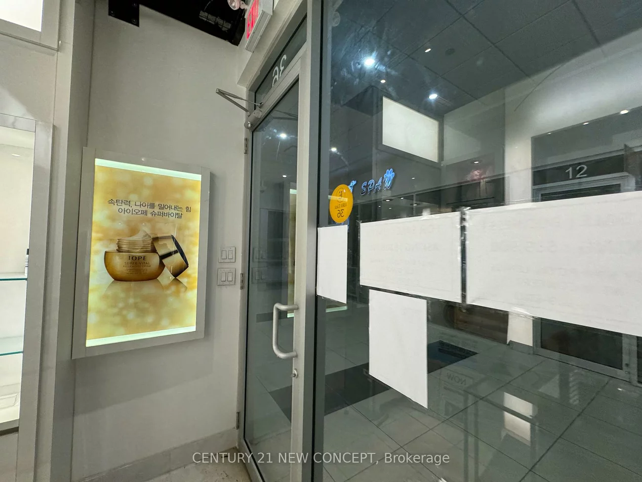 384, Yonge, Bay Street Corridor, Toronto