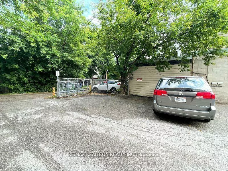 3329A, Yonge, Lawrence Park North, Toronto