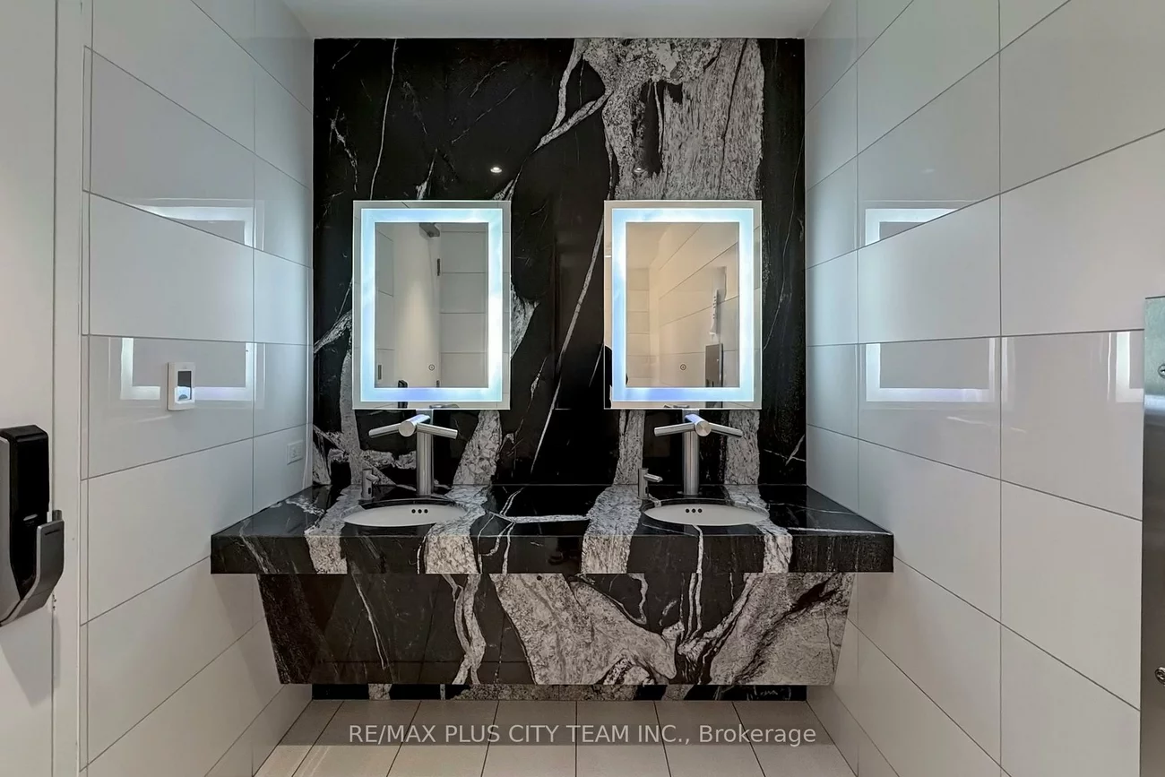 7, St. Thomas, Bay Street Corridor, Toronto