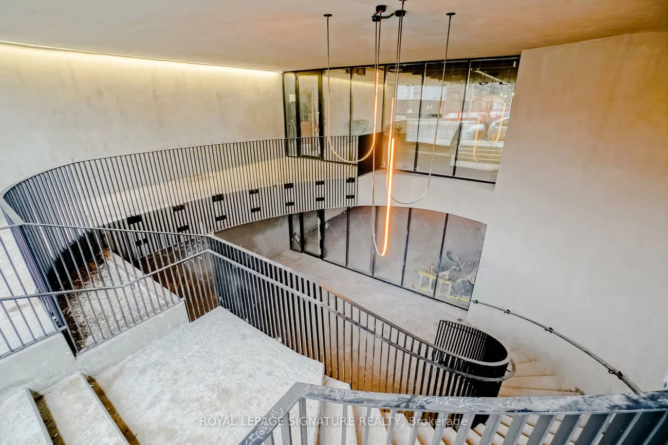 1305, Dundas, Little Portugal, Toronto