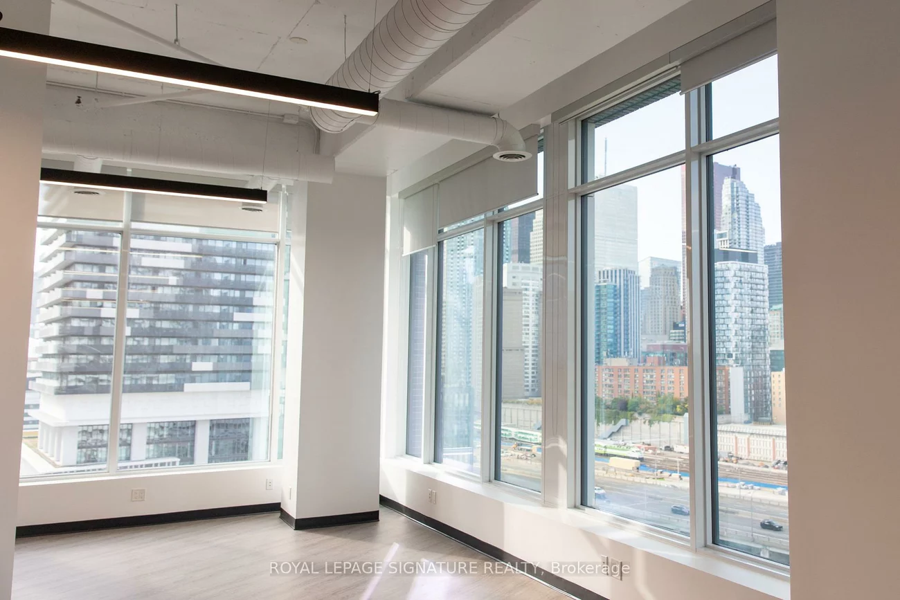 130, Queens, Waterfront Communities C8, Toronto