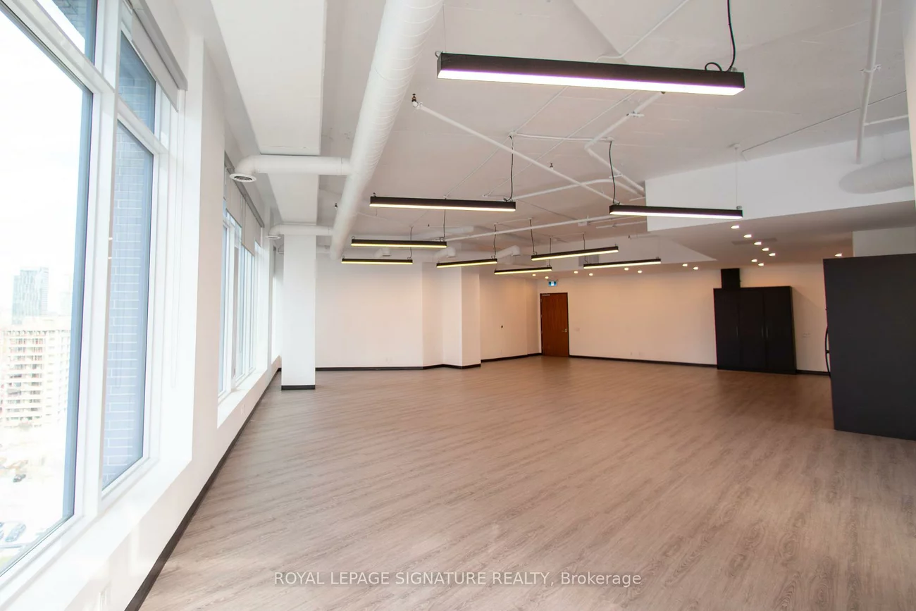 130, Queens, Waterfront Communities C8, Toronto