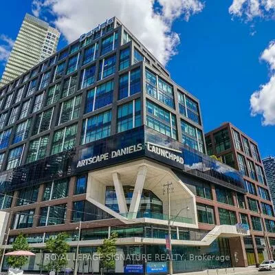 130, Queens, Waterfront Communities C8, Toronto