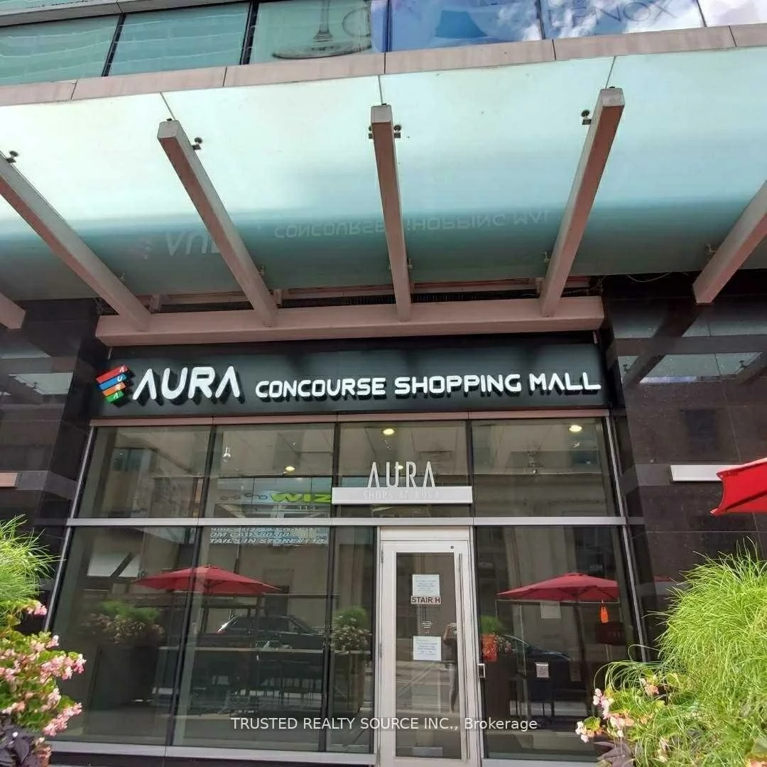 384, Yonge, Bay Street Corridor, Toronto